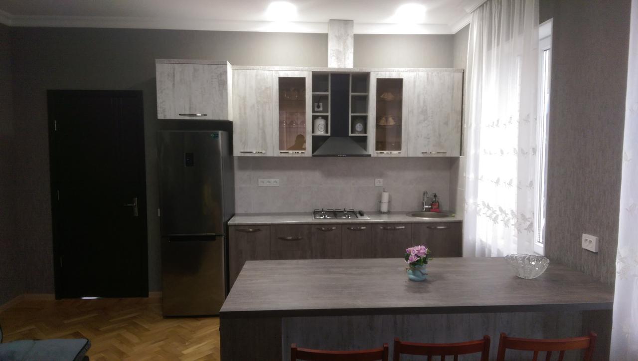 Doors Hotell Kutaisi Eksteriør bilde