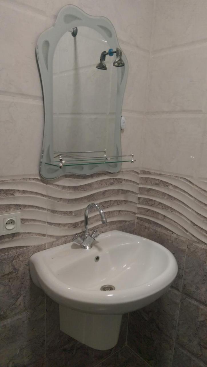 Doors Hotell Kutaisi Eksteriør bilde